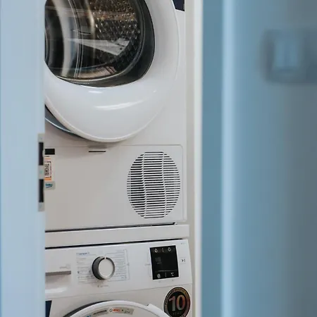 Apartment - Cozy With Parking *