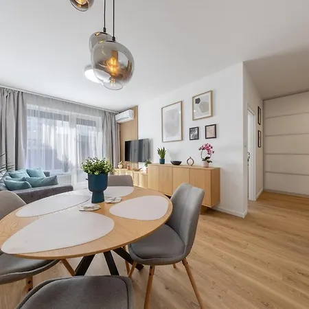 Apartment - Cozy With Parking *