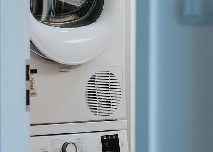 Apartment - Cozy With Parking *