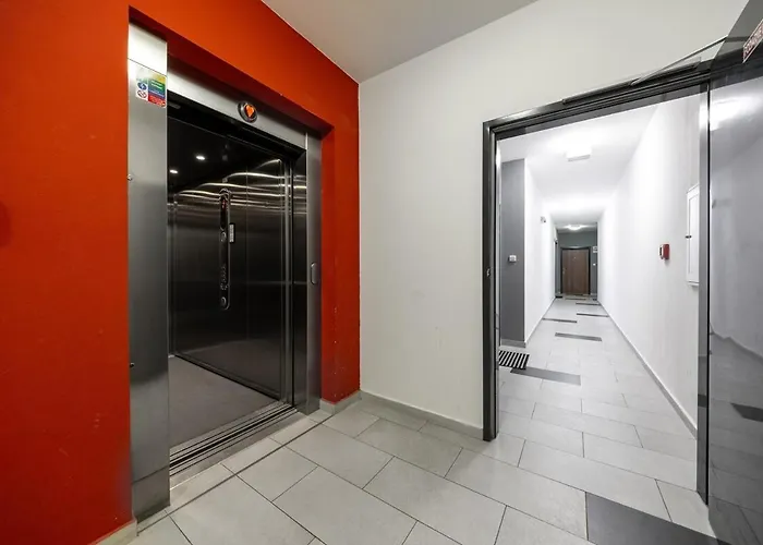 Apartment - Cozy With Parking *