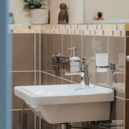 Apartament - Cozy With Parking