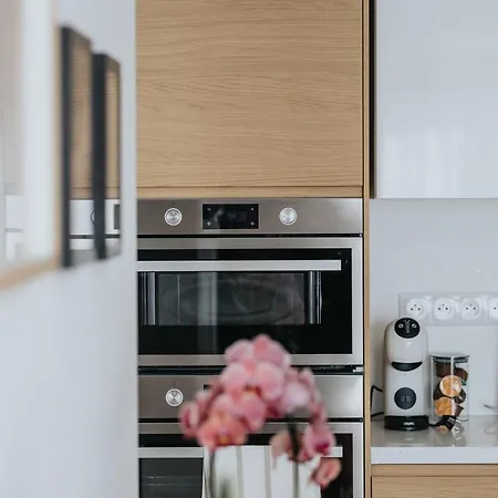 Apartament - Cozy With Parking Bratysława