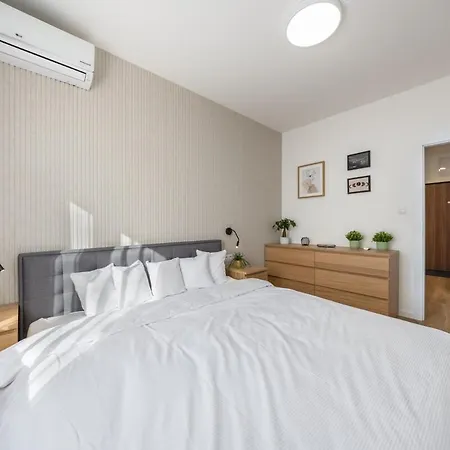 Apartament - Cozy With Parking