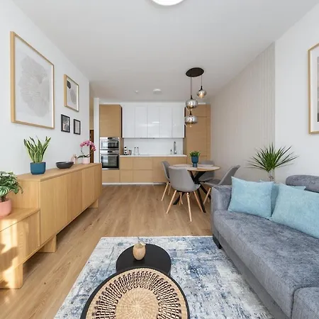 - Cozy With Parking Apartament *